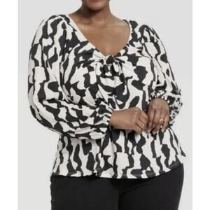 Ava & Viv  black abstract long sleeve sweetheart knit blouse
